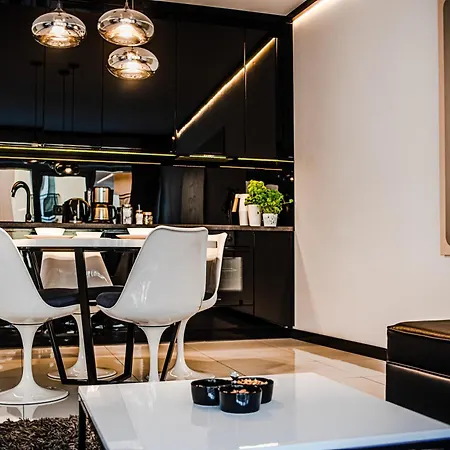 Apartamenty Homely Place Serce Poznania - Stary Rynek - Parking Apartment